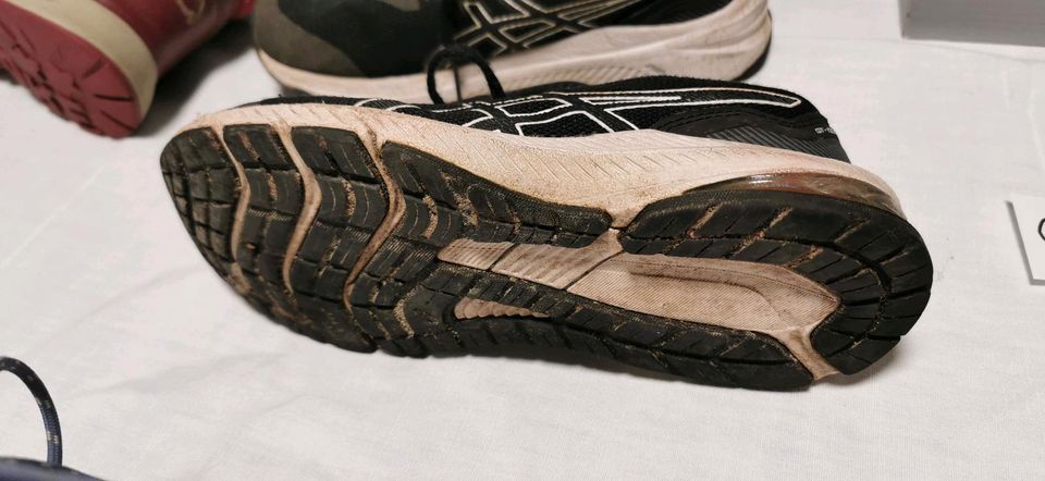 Sportschuh Sandale 34 Asics schwarz Trollkids grün Junge in Salzkotten