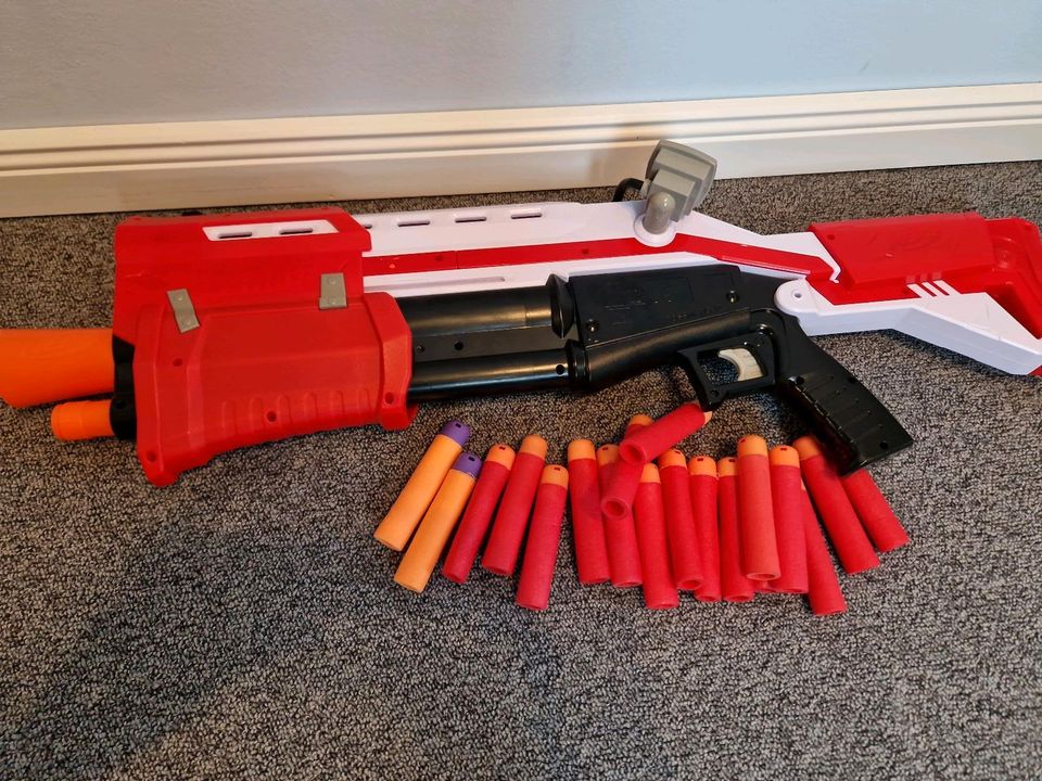 Nerf Fortnite Blaster mit Pfeilen in Osterby bei Medelby