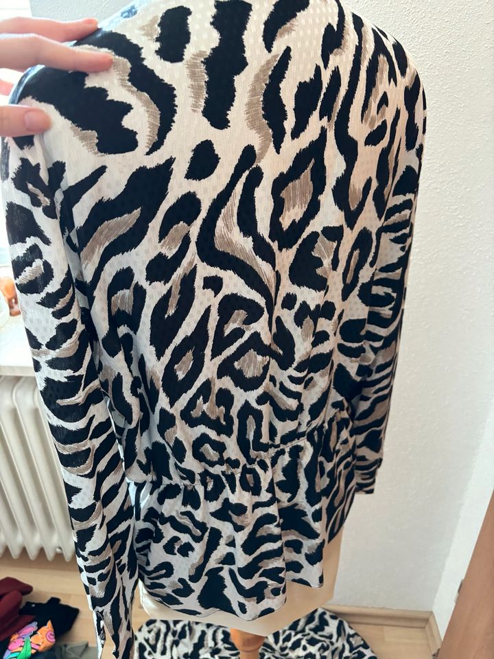 Zweiteiler Rock Bluse Leopard Gepard Business Alltag casual in Straubing