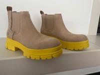 UGG Damenstiefel Gr. 41, W Ashton Chelsea, Neu Baden-Württemberg - Aalen Vorschau