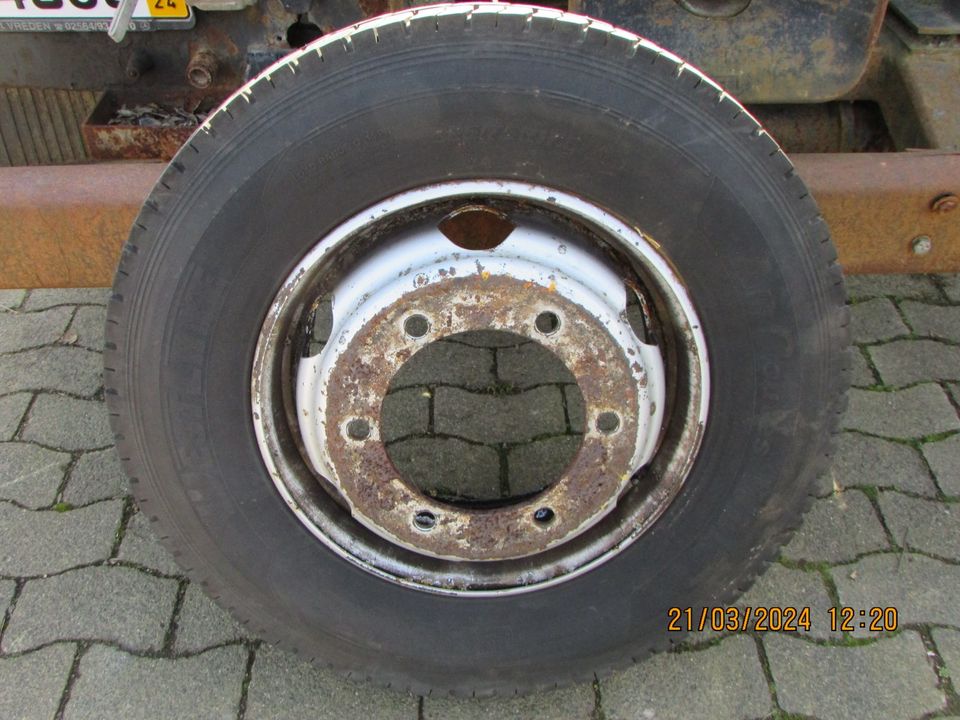 225 / 75 R 17,5 LKW Reifen mit Felge WestLake M + S in Homberg