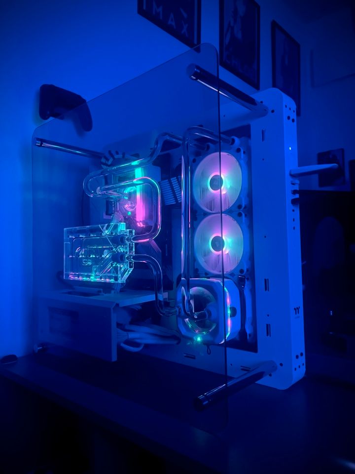 Custom Loop Water Cooled Gaming PC (32GB RAM, 5700X, RTX 3090) in München