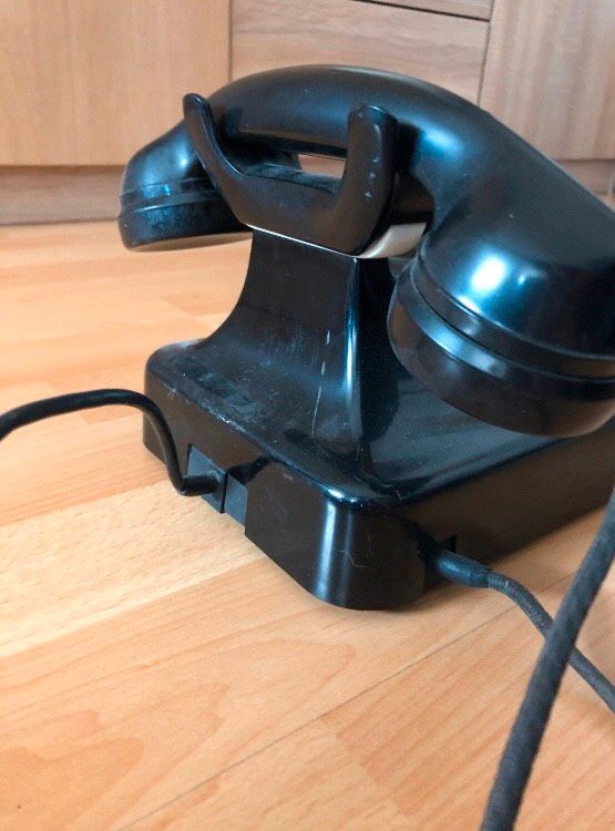 Vintage retro Telefon mit Wählscheibe schwarz antik in Oppenweiler