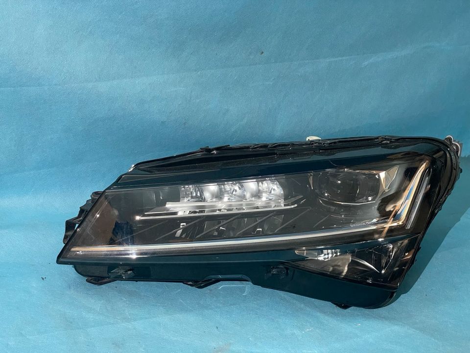 Skoda Superb Full LED links in Düren