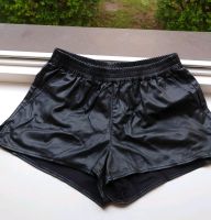 Short kurze Hose schwarz Kunstleder 40 L Neuhausen-Nymphenburg - Neuhausen Vorschau