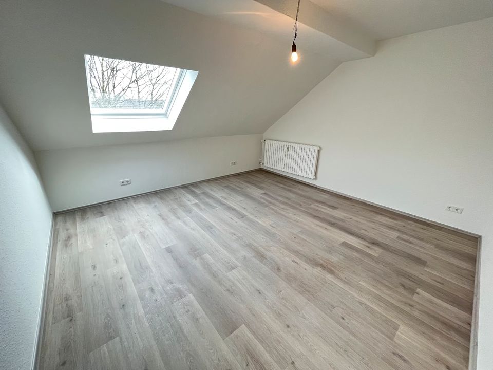 **TOP**renovierte 2-Zimmer Dachgeschosswohnung! in Essen