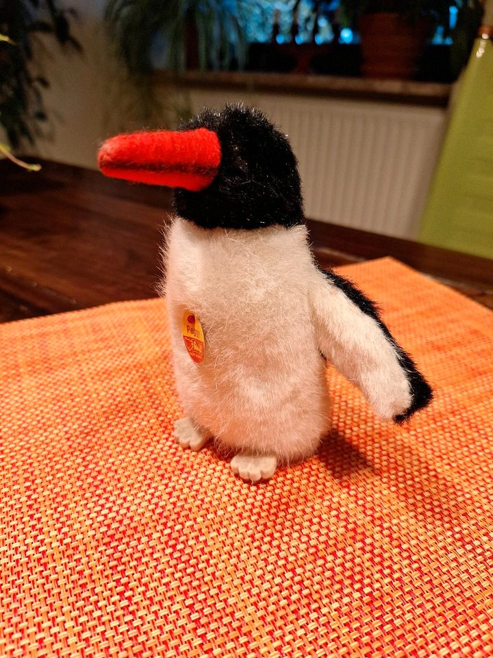 Pinguin von Steiff in Hamburg