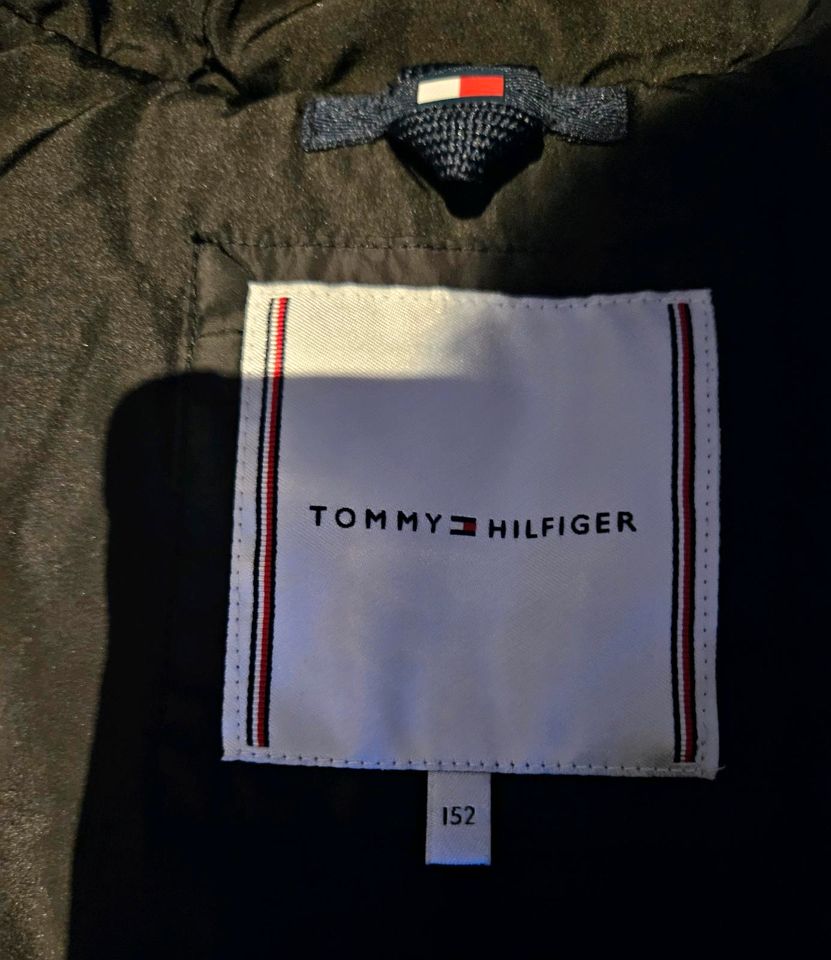 Tommy Hilfiger Mädchen Winterjacke gr 152  Jacke Mantel in Osterholz-Scharmbeck