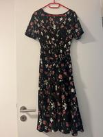 Kleid mit Blumenmuster Hessen - Niestetal Vorschau