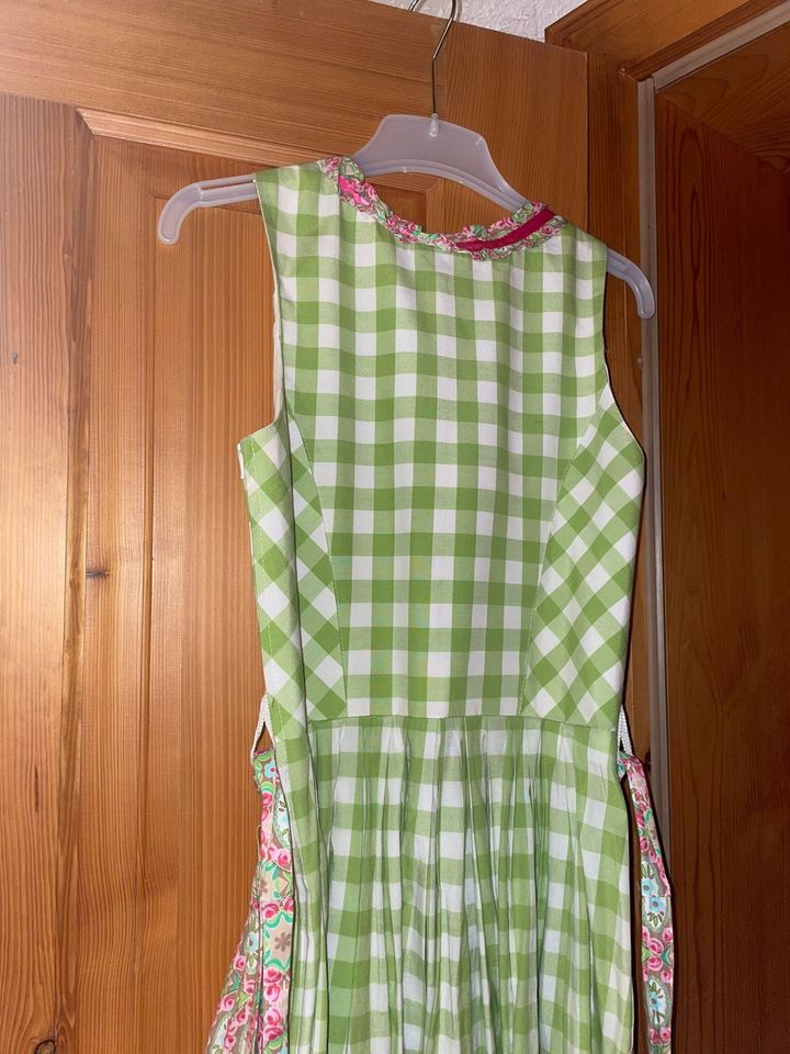 hübsches Dirndl in Adlkofen