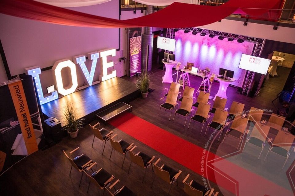LED LOVE Buchstaben / Leuchtbuchstaben - Hochzeit - Event - Feier in Koblenz