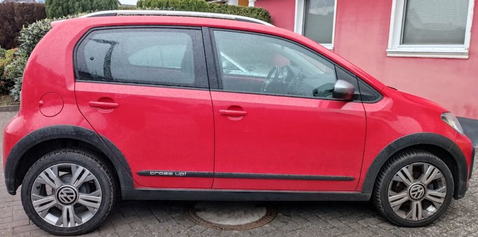 Volkswagen VW Cross up! Scheckheft, getönte Heckscheibe in Pinneberg