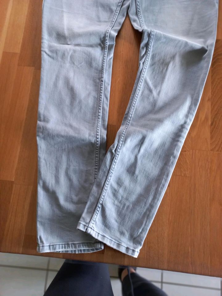 S.Oliver Damen Jeans Gr. 44 L32 neuwertig in Pfullendorf