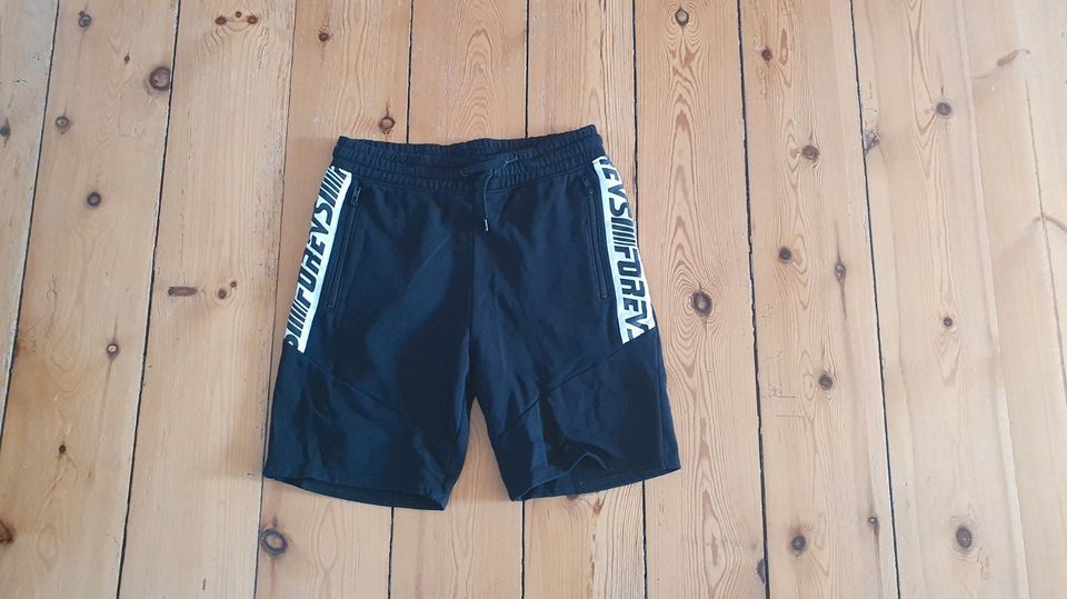 H&M Shorts, kurze Hose, Sweat-Hose, schwarz Gr. 170 in Stralsund