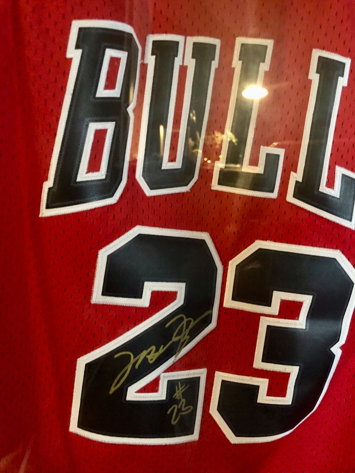 Michael Jordan Bulls Trikot Signiert vorne und hinten Autogramm in Worms