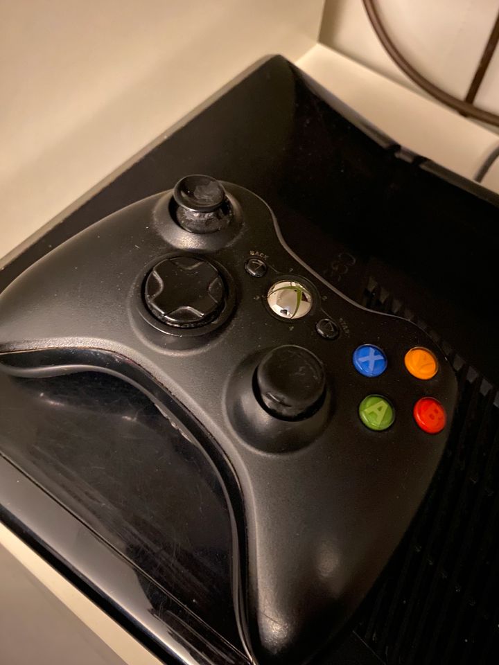Xbox 360 mit 65 Spielen+ Controller in Witten