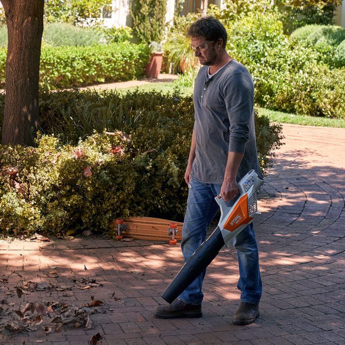 Stihl Akku-Laubbläser BGA 57 inkl. Akku und Ladegerät in Weiding