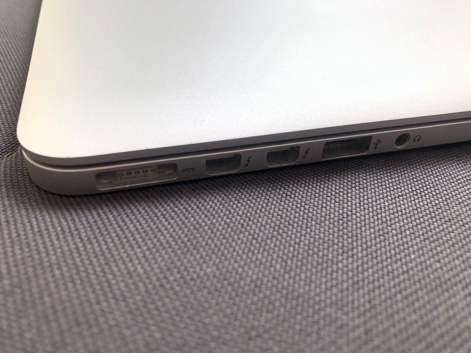 MacBook Pro Retina 15“ 2015 2,5 GHz i7 16GB RAM 256 GB SSD in Berlin