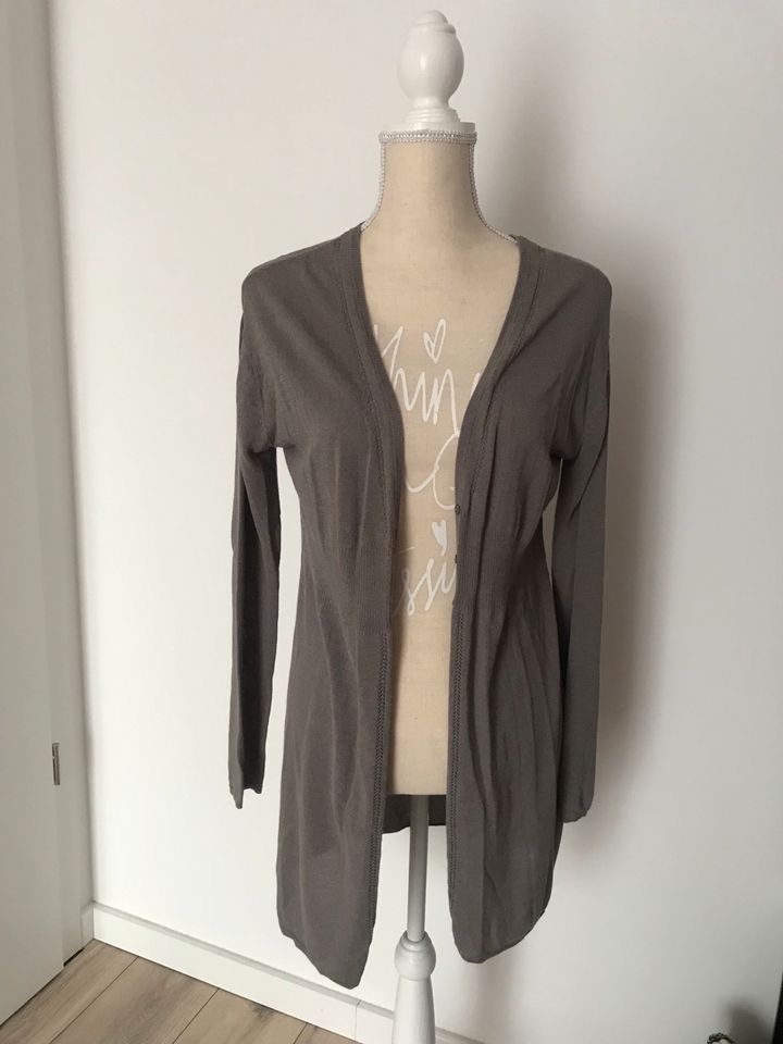 Graue leichte Strickjacke von More & More Gr. 38 in Hof (Saale)