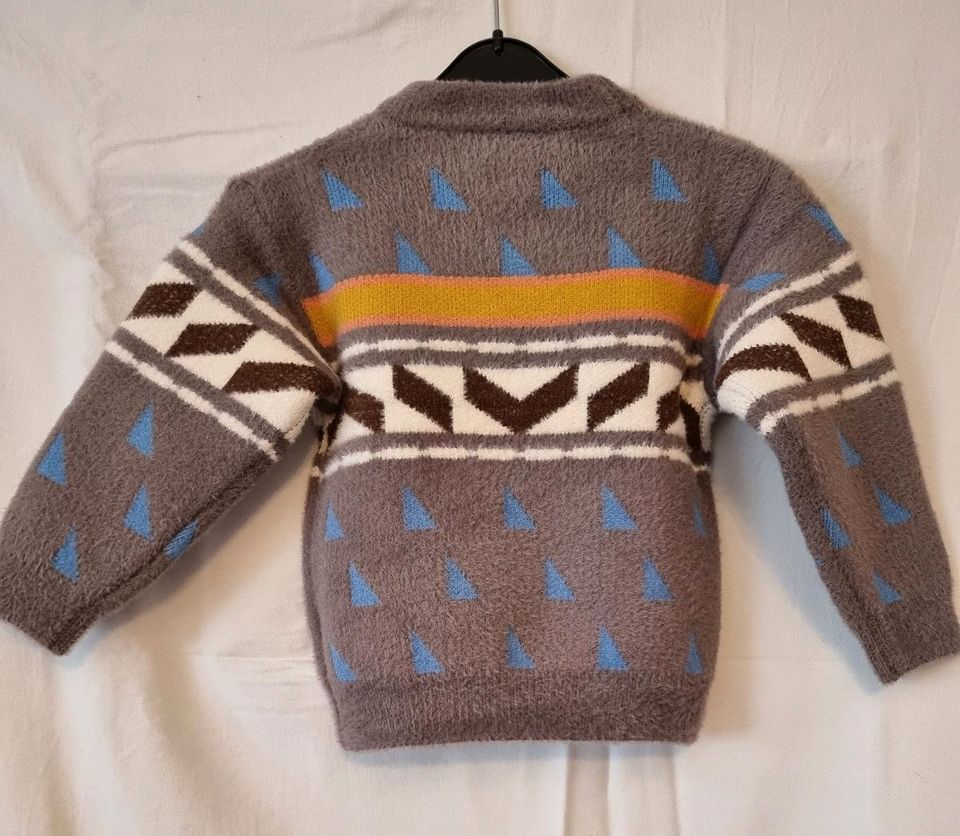 Flauschiger Kinder Pullover mit Muster Größe 120 in Wiesbaden