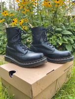 Dr. Martens 8 Eye Gr. 37 schwarz Nordrhein-Westfalen - Menden Vorschau