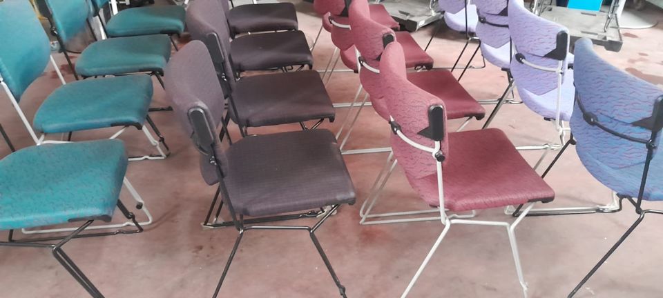 50x Stapelbare Stühle | Seminar Stühle | Konferenz Stühle | in Göppingen