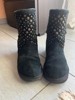 Original UGG Damen Winter Stiefel Schwarz Nieten Baden-Württemberg - Kornwestheim Vorschau
