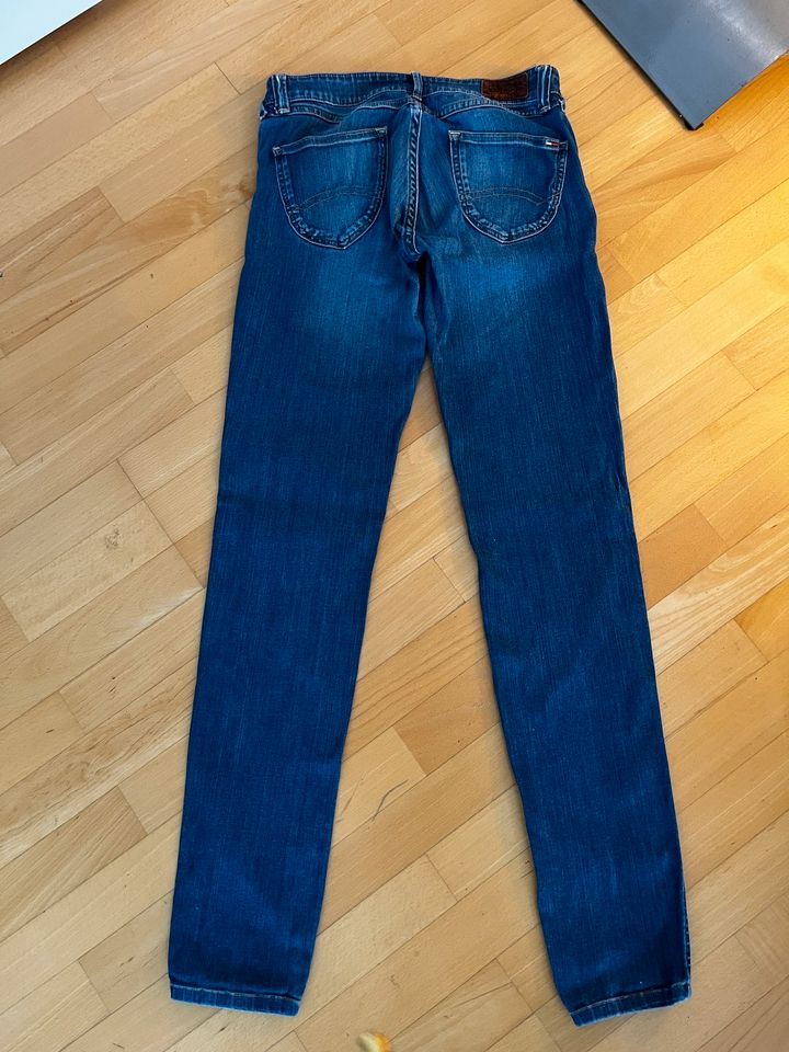 Wunderschöne Jeans von Tommy Hilfiger Neupreis 129,95 Euro in München