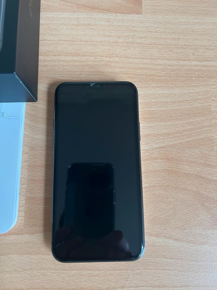 iPhone 11 Pro, Space Gray, 64GB, Akku 80%, Schutzglas noch drauf in Hannover