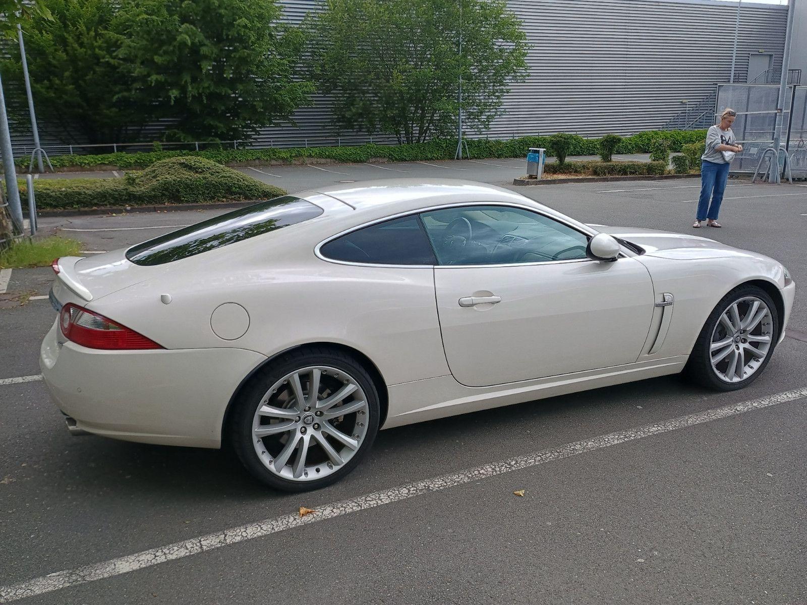 Abbildung des Autos Jaguar XK 4.2L V8 Coupé …