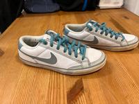 Nike Sneaker Damen Retro Weiss 38,5 Niedersachsen - Hambühren Vorschau