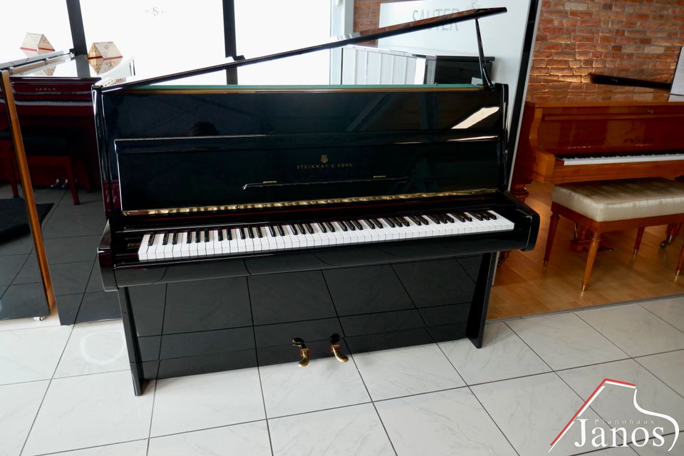 Steinway & Sons Klavier ✱ Modell Z ✱ 114 cm ✱ Schwarz Hochglanz in Königsbrunn