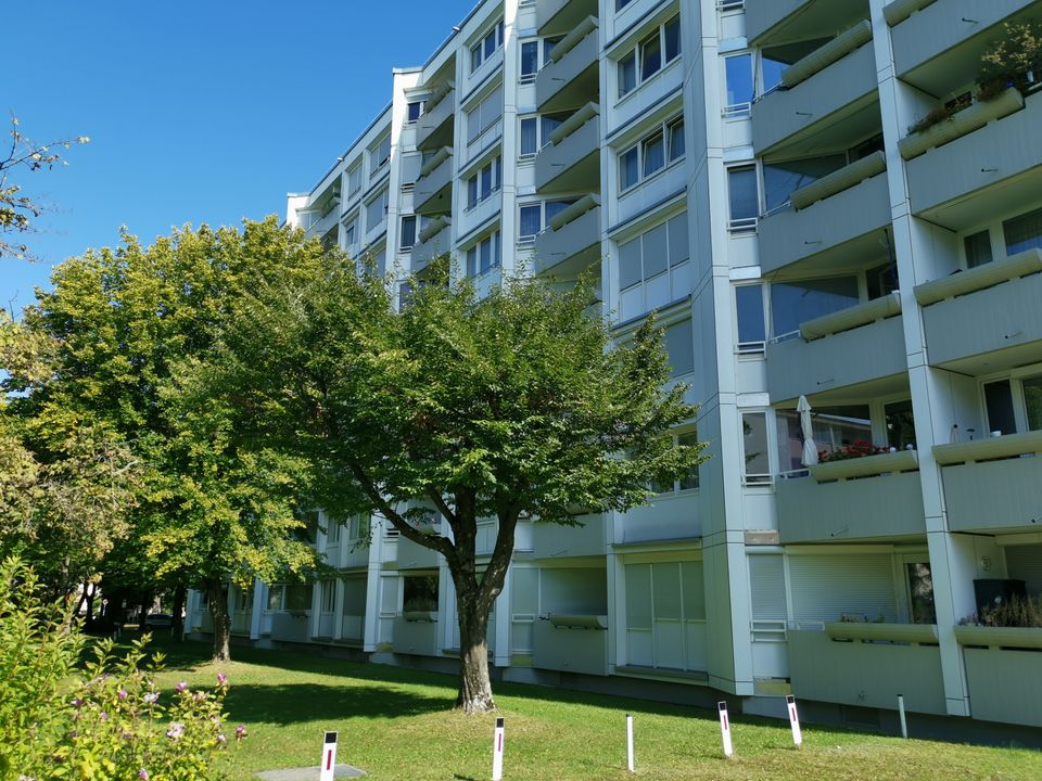 Bieterverfahren: Attraktive Wohnung mit TG und Balkon in München