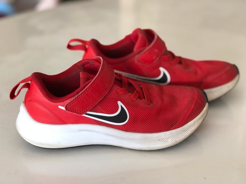 Nike Starrunner Kinder Größe 29,5 in Bietigheim-Bissingen