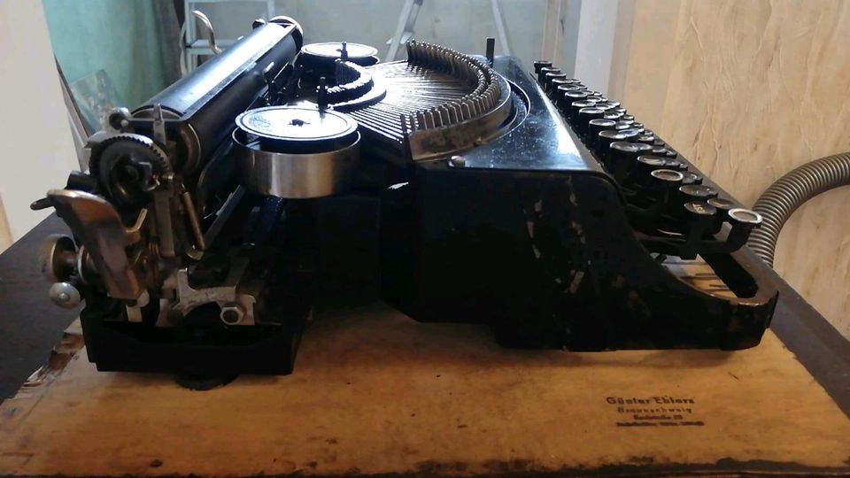 Schreibmaschine alt in Cremlingen
