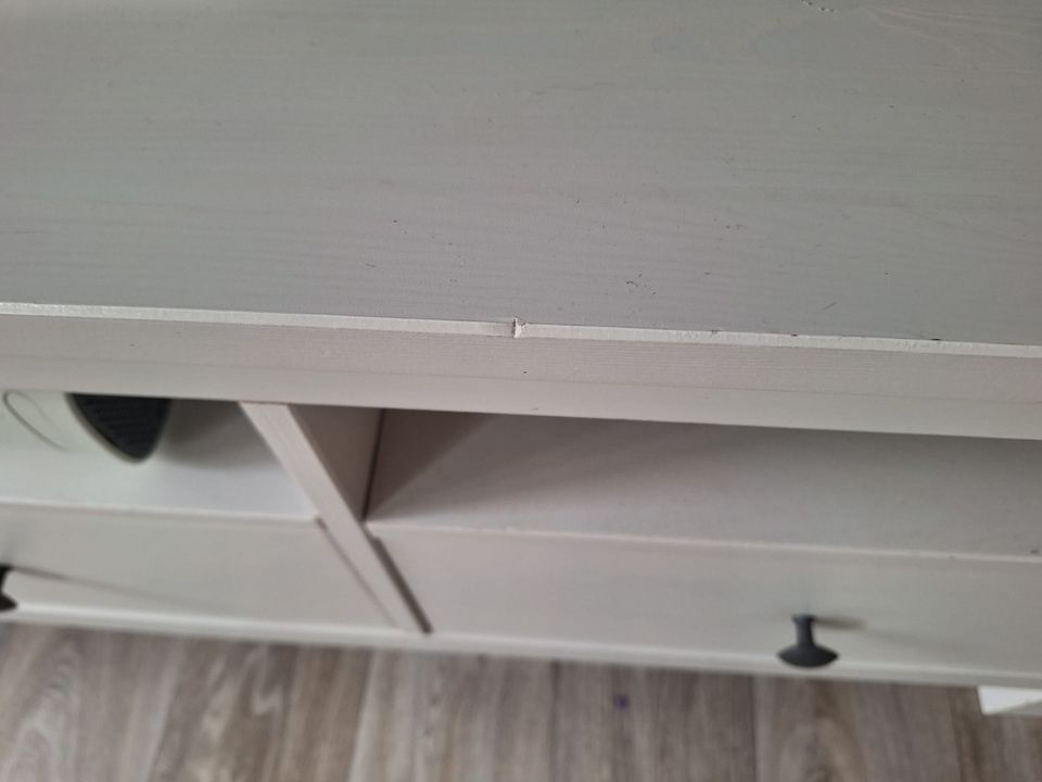 Hemnes Ikea TV Fernseher Bank weiß Kommode Sideboard Schrank in Berlin