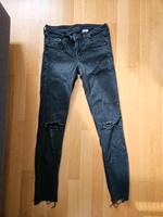 Röhren Jeans H&m  Größe 34/36 used Look schwarz /grau Niedersachsen - Bückeburg Vorschau