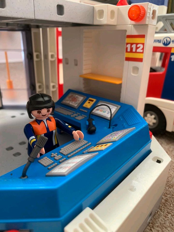 Playmobil Feuerwehrstation mit Feuerwehrwagen in Mülheim (Ruhr)