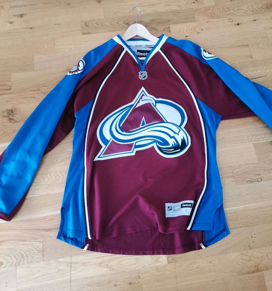 Eishockey Trikot Wolfsburg und Colorado Avalanche in Hannover