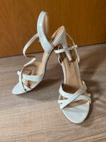 Wunderschöne weiße Sandalen Niedersachsen - Hameln Vorschau