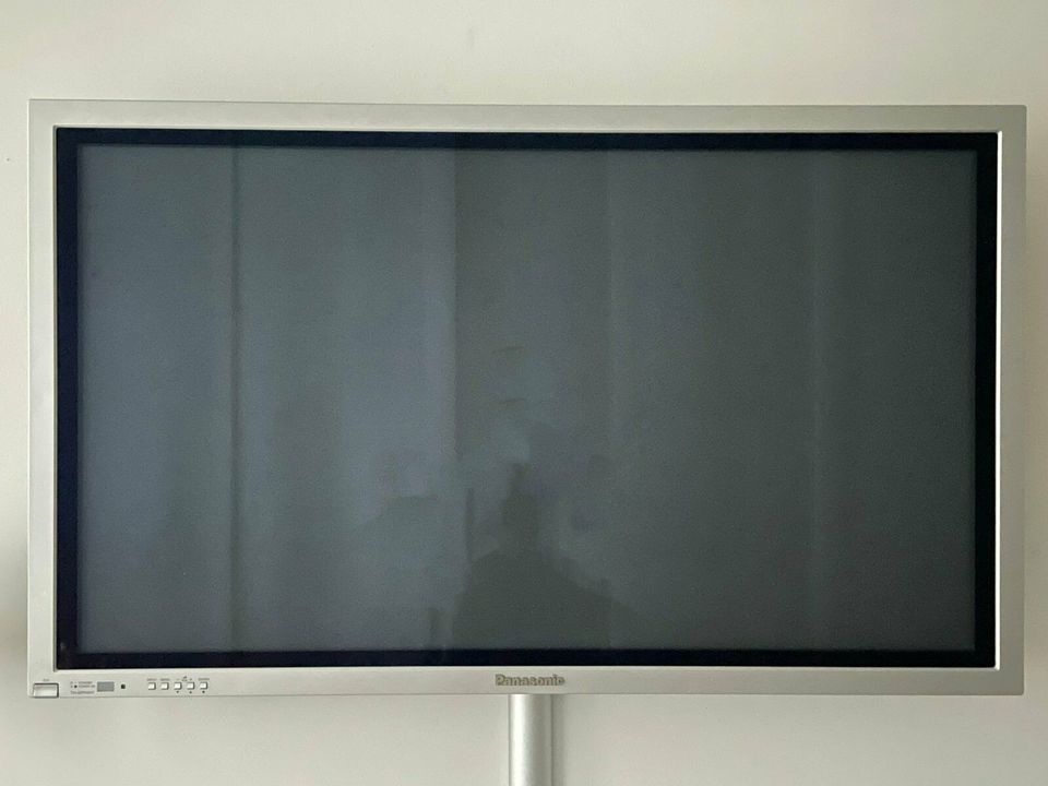 Panasonic VIERA TH 42 PHW 7 - Plasmabildschirm Silber in Berlin