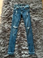 H&M Super Skinny Low Jeans blau Gr. 26 used Optik Bayern - Wilhermsdorf Vorschau