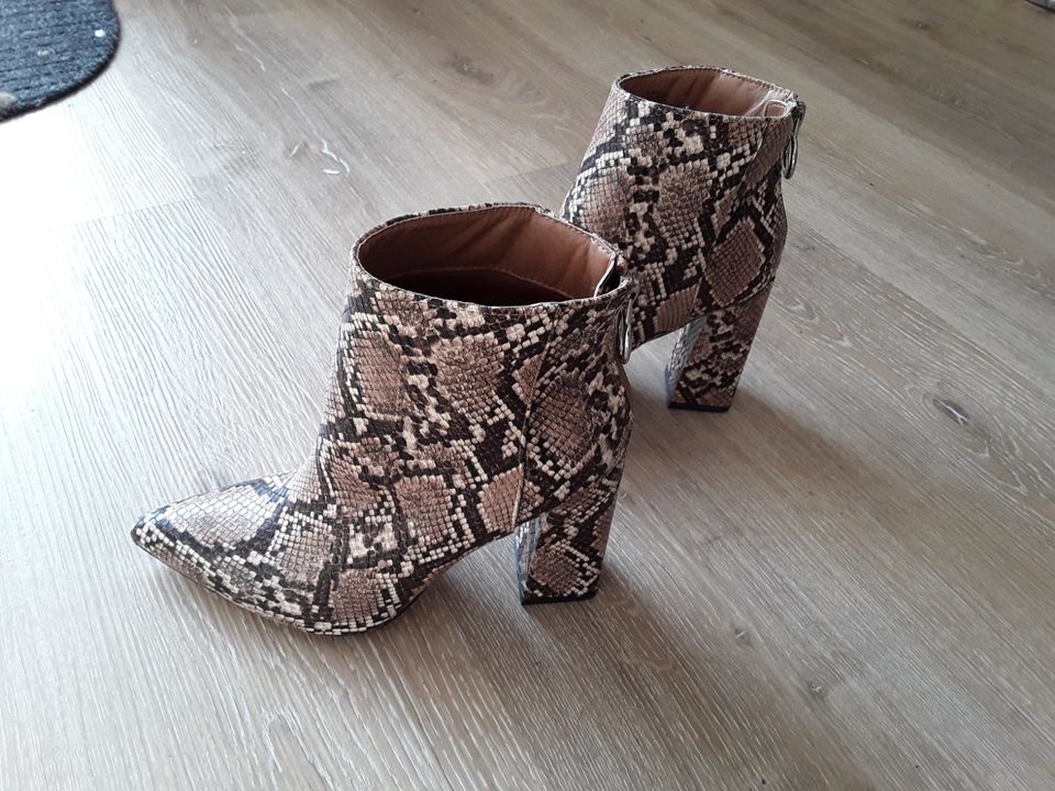 Justfab Booties Audrina Tan Snake  Gr. 8, OVP, Stiefeletten in Reppenstedt