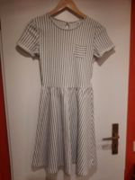 Yigga: Kleid kurzarm 146/152 weiß mit schwarzen Streifen Nordrhein-Westfalen - Nieheim Vorschau
