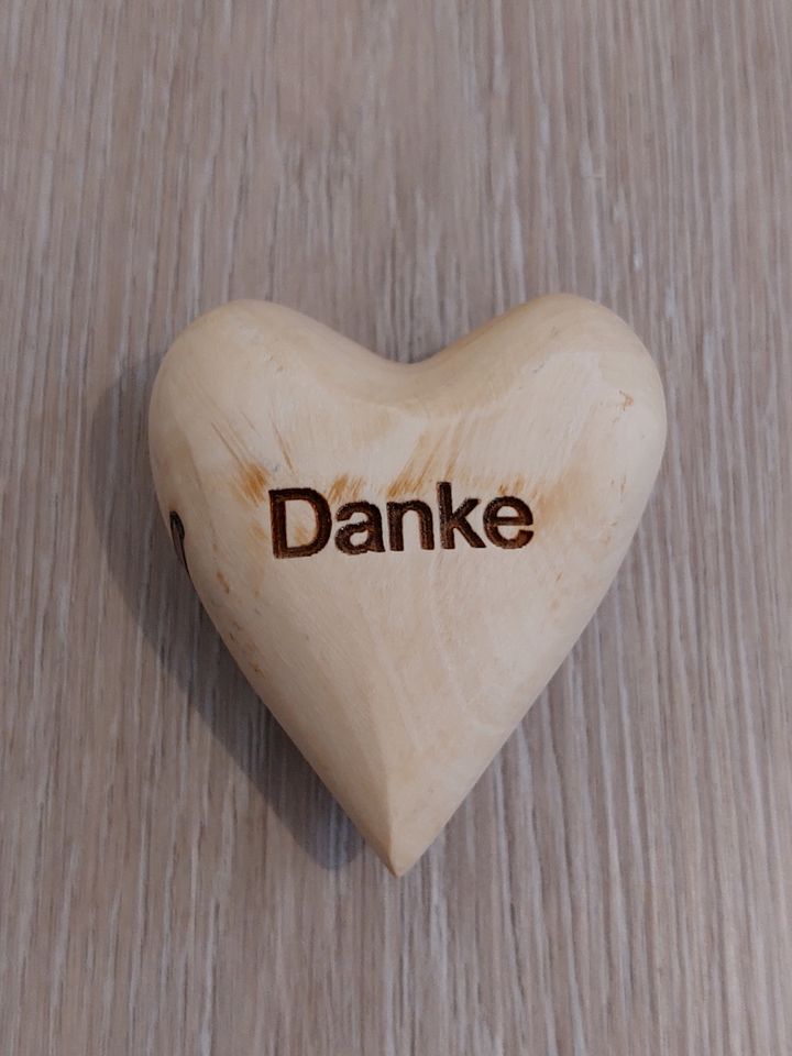 Handschmeichler kleines Herz "danke", Olivenholz aus Bethlehem in Obertraubling