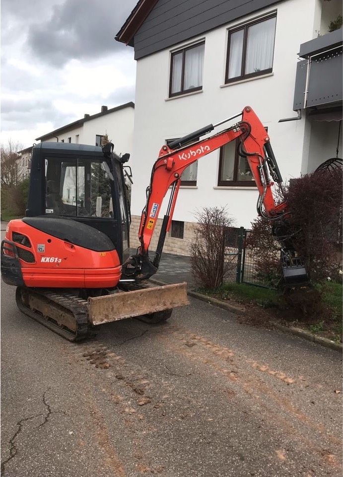 Bagger mit Greifer  Weinberg Roden Baggerarbeiten in Fellbach