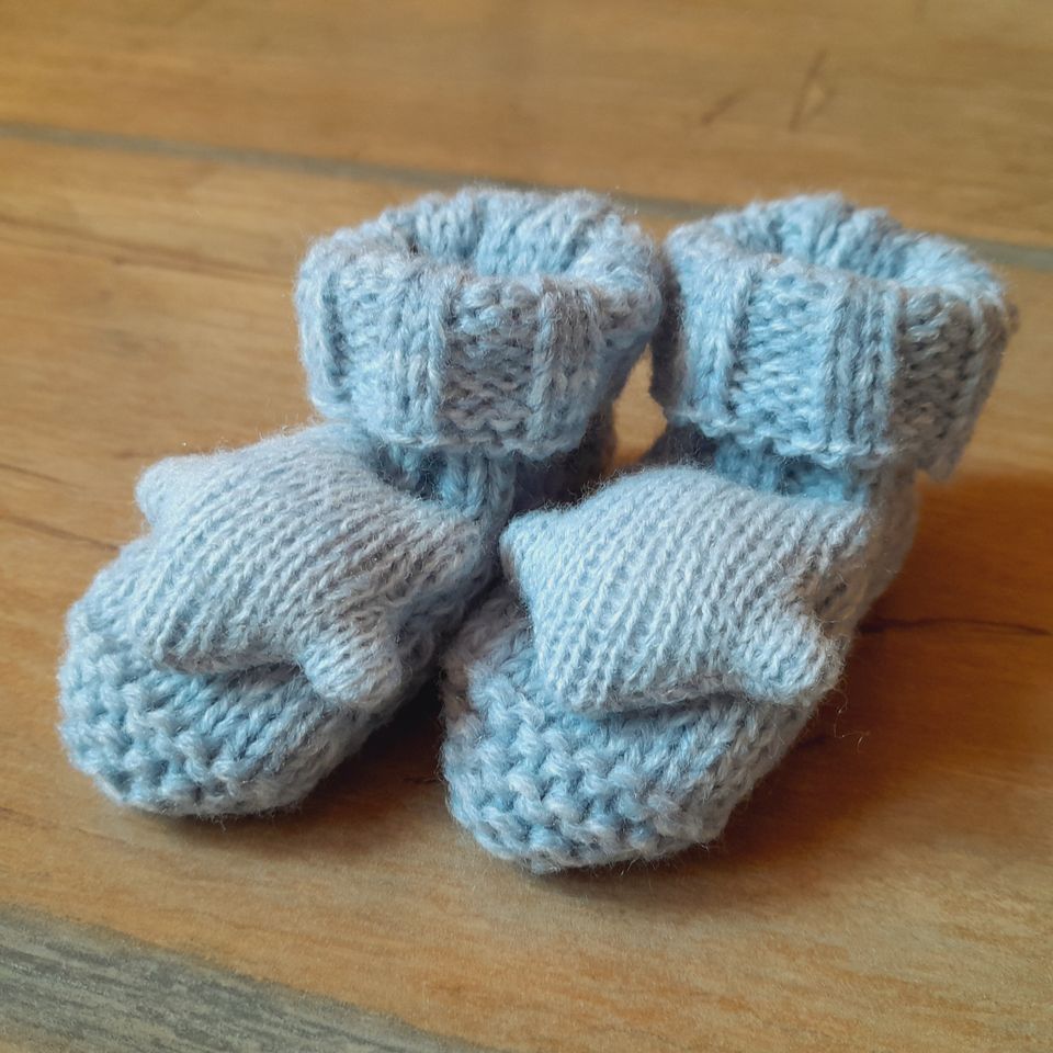 Baby Reborn Mützen + Schuhe + Socken + Fäustlinge Newborn in Drochtersen