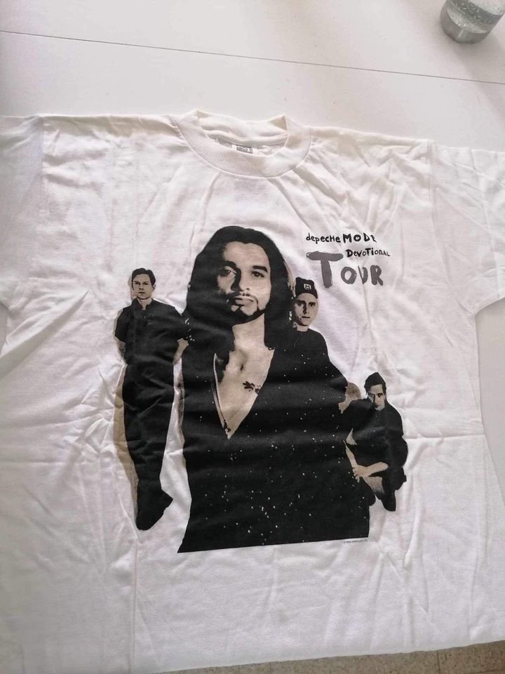 Sammler Depeche Mode Tour Shirts und Pullover *perfekter Zustand in Butzbach