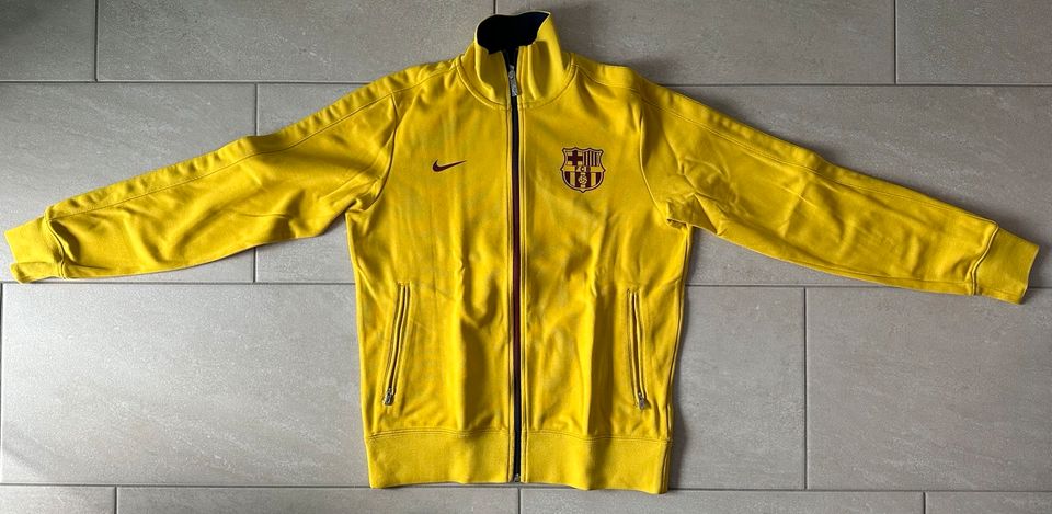 NIKE Barcelona Trainingsjacke (Größe M). in Centrum