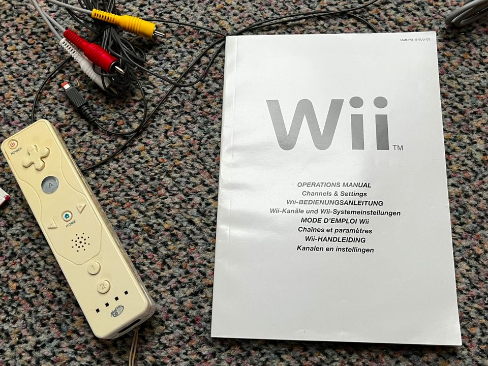 Nintendo Wii Konsole mit Zubehör in Langerwehe